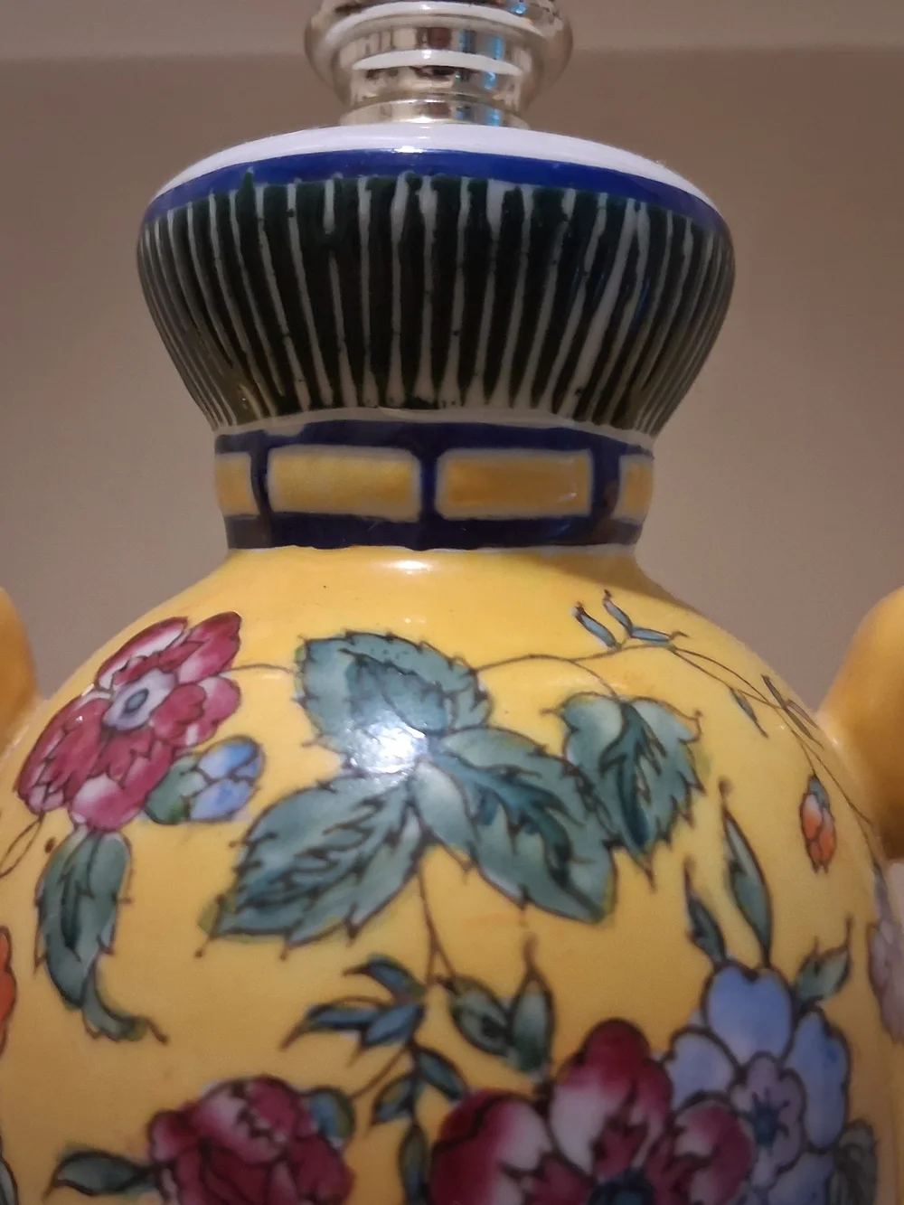 Vintage Chinese Vase/Urn Table Lamp